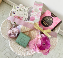Load image into Gallery viewer, Love You Mum Christmas Pamper Gift Basket Hamper Large