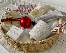 Load image into Gallery viewer, Merry Christmas Female Pamper Gift Basket Hamper Large
