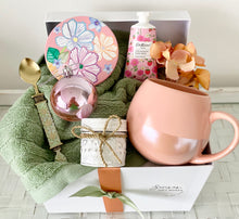 Load image into Gallery viewer, Pretty Christmas Gift Box Pamper Hamper Large