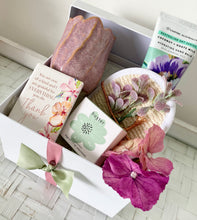 Load image into Gallery viewer, Thank you For Everything Pamper Hamper Gift Box Small