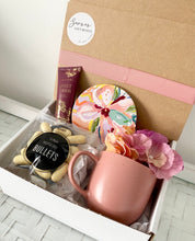 Load image into Gallery viewer, Affordable Any Occasion Pamper Gift Box Medium Signature Range