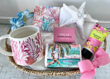 Load image into Gallery viewer, Happy Birthday To My Beautiful Friend Pamper Hamper Gift Basket Medium