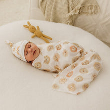 Load image into Gallery viewer, Baby Boy Baby Shower Hamper Cute Lion Gift Basket Medium