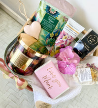 Load image into Gallery viewer, Love You Mum Thank you Mum Pamper Hamper Basket Gift Large