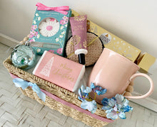 Load image into Gallery viewer, Merry Christmas Gift Box Pamper Hamper Basket Large