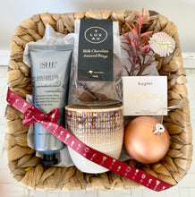 Load image into Gallery viewer, Christmas Gift Basket Pamper Hamper Medium