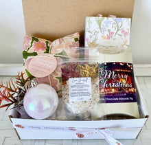 Load image into Gallery viewer, Pretty Pamper Christmas Heat Pack Gift Box Hamper Medium