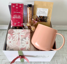 Load image into Gallery viewer, Pretty Female Tea & Mug Gift Box Set Large