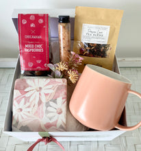 Load image into Gallery viewer, Pretty Female Tea & Mug Gift Box Set Large