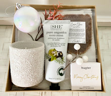 Load image into Gallery viewer, Affordable Christmas Natural Gift Pamper Hamper Box Large
