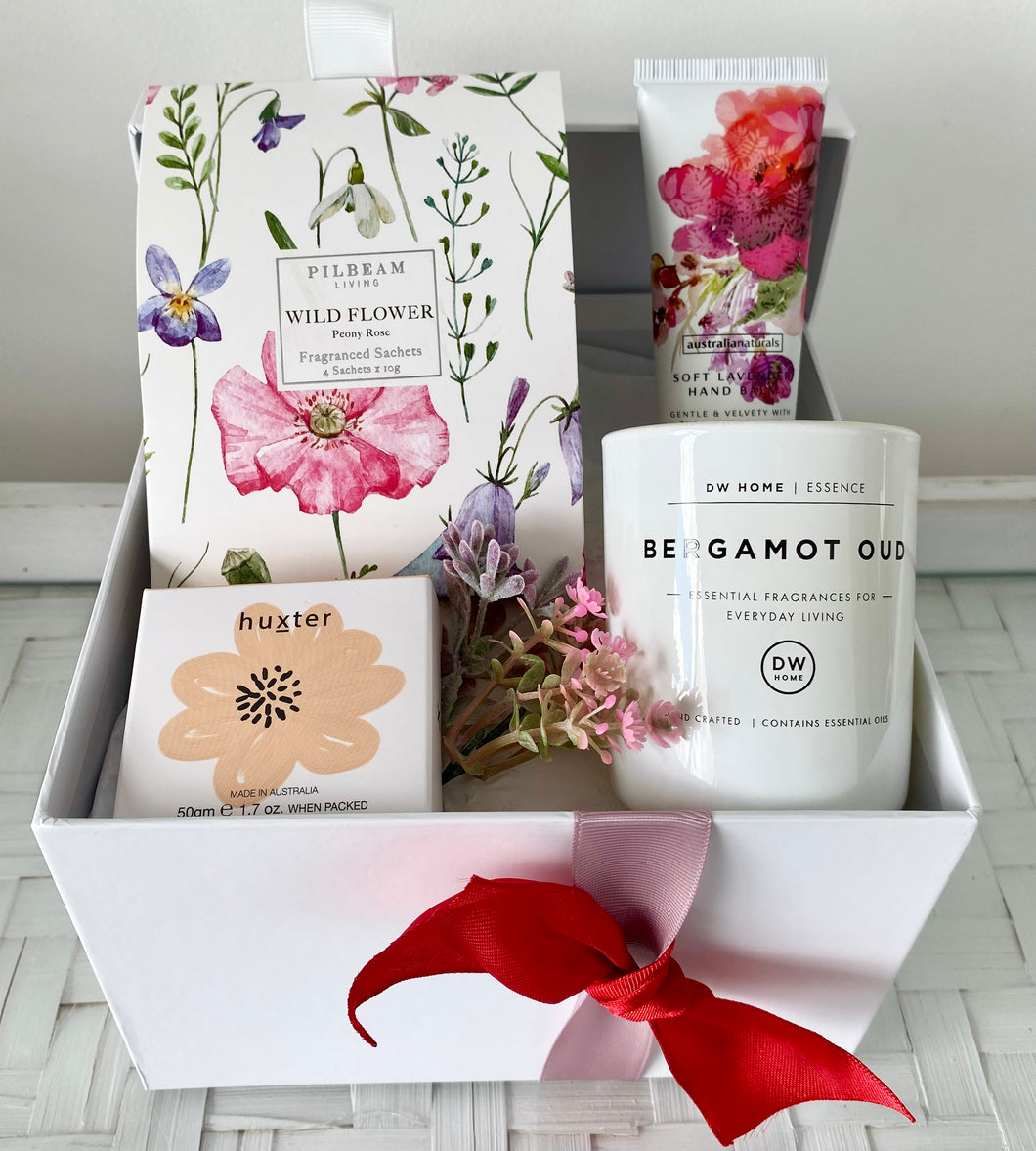 Pretty Floral Scented Pamper Hamper Gift Box Small
