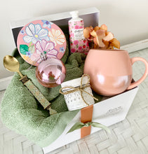 Load image into Gallery viewer, Pretty Christmas Gift Box Pamper Hamper Large
