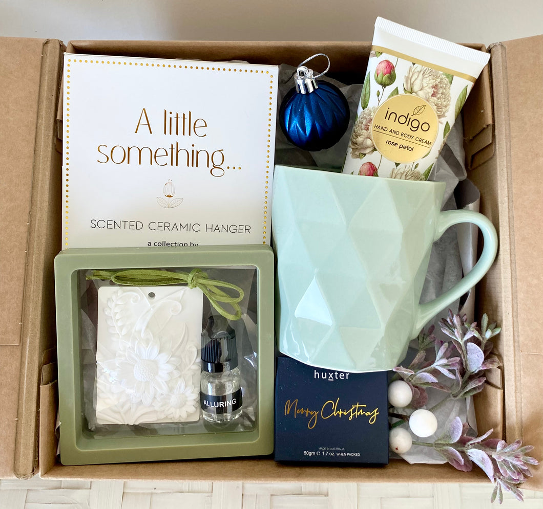 A little Something For Christmas Affordable Gift Box Pamper Hamper Medium