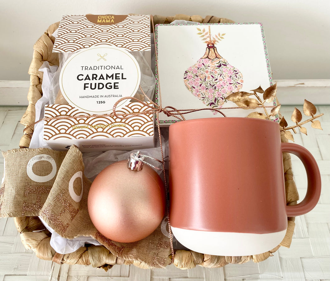 Affordable Christmas Mug & Fudge Gift Set Basket Hamper Medium