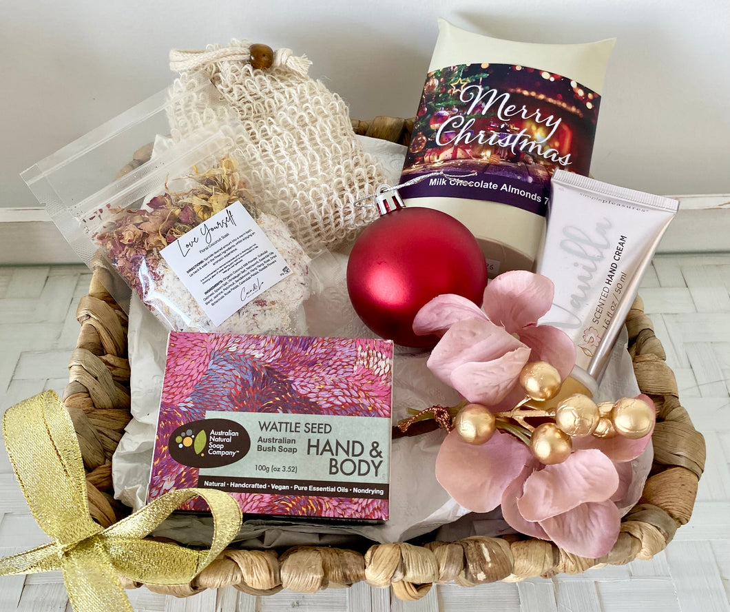 Christmas Time Gift Basket Pamper Hamper Medium