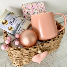 Load image into Gallery viewer, Christmas Biscuits, Mug &amp; Coaster Gift Hamper Basket Small
