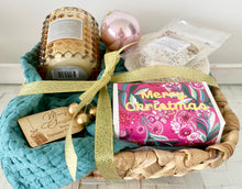 Load image into Gallery viewer, Christmas Time Gift Basket Hamper Medium
