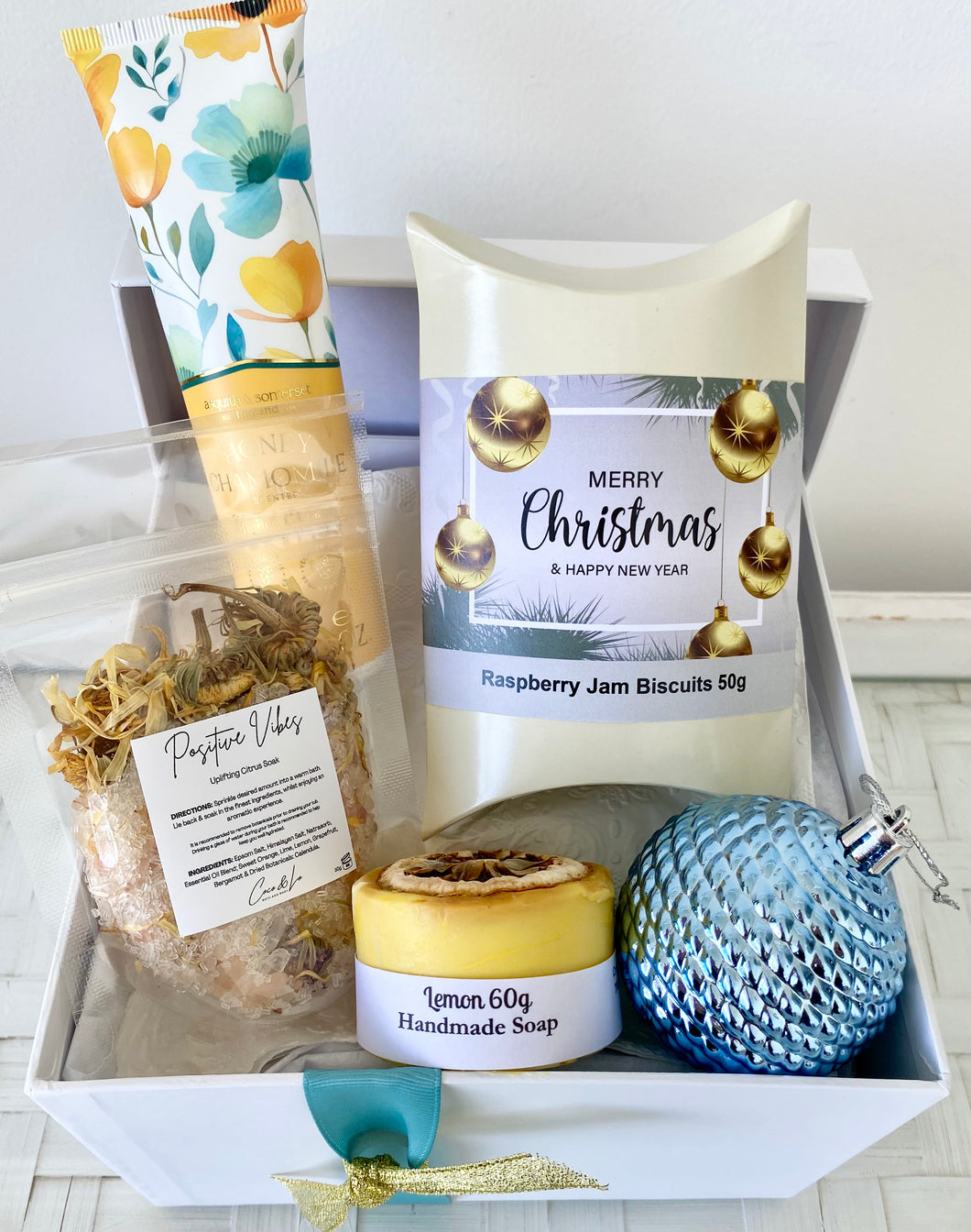 Affordable Merry Christmas Gift Hamper Box Small