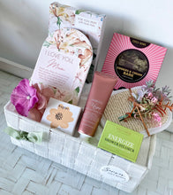 Load image into Gallery viewer, Mothers Day I Love You Mum So Pretty Hamper Basket Gift Medium
