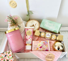 Load image into Gallery viewer, Have A Holly Jolly Christmas Gift Box Pamper Hamper Large
