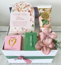 Load image into Gallery viewer, I Love You Mum Pamper Hamper Gift Box Medium
