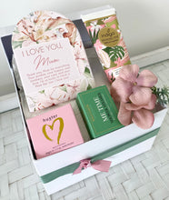 Load image into Gallery viewer, I Love You Mum Pamper Hamper Gift Box Medium
