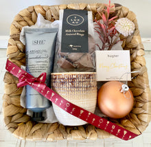 Load image into Gallery viewer, Christmas Gift Basket Pamper Hamper Medium
