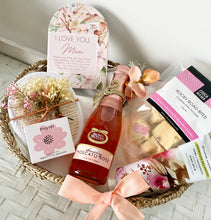 Load image into Gallery viewer, Mothers Day I Love You Mum Plaque Pamper Hamper Basket Gift Large
