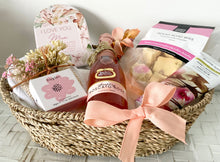 Load image into Gallery viewer, Mothers Day I Love You Mum Plaque Pamper Hamper Basket Gift Large
