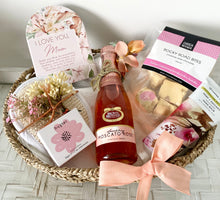 Load image into Gallery viewer, Mothers Day I Love You Mum Plaque Pamper Hamper Basket Gift Large
