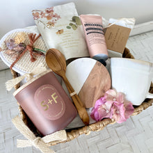 Load image into Gallery viewer, Pretty Natural Set Hamper Gift Basket Large
