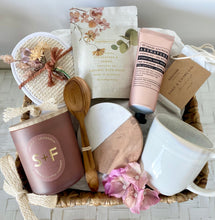 Load image into Gallery viewer, Pretty Natural Set Hamper Gift Basket Large
