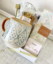 Load image into Gallery viewer, Positive Vibes Christmas Pamper Gift Box Hamper Medium
