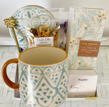Load image into Gallery viewer, Positive Vibes Christmas Pamper Gift Box Hamper Medium
