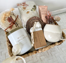 Load image into Gallery viewer, Pretty Natural Set Hamper Gift Basket Large

