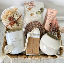 Load image into Gallery viewer, Pretty Natural Set Hamper Gift Basket Large
