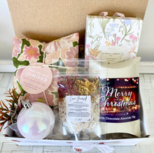 Load image into Gallery viewer, Pretty Pamper Christmas Heat Pack Gift Box Hamper Medium
