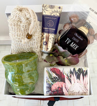 Load image into Gallery viewer, Thank you Autumn Female Gift Box Hamper Medium
