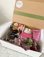 Load image into Gallery viewer, Thank you Pamper Gift Box Medium Signature Range
