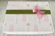 Load image into Gallery viewer, Thank you Pamper Gift Box Medium Signature Range
